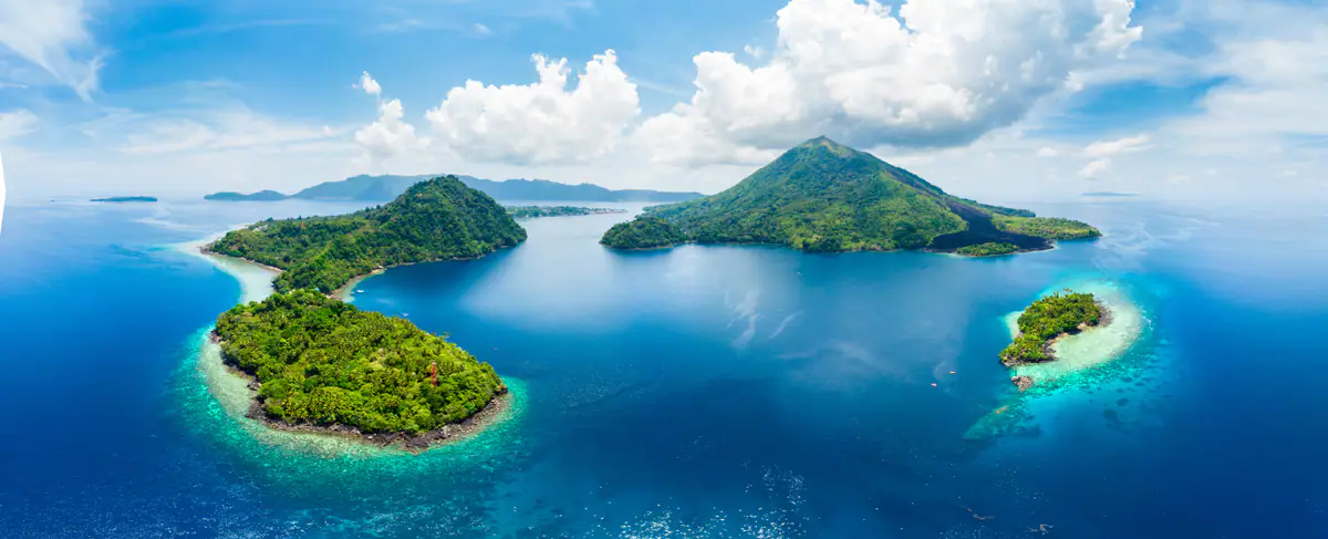 Gunung Api volcano and the Banda Islands in the Banda Sea
